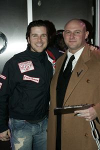 17-01-2006 SHOWBIZZ; JOHNNY DE MOL EN ZIJN VRIENDIN DAPHNE VIEREN JOHNNY\'S VERJAARDAG. Johnny de Mol vierde zijn 27 ste verjaardag in disqotheek Zebra te Amsterdam. Vele vrienden waren aanwezig oa. Dinand en zijn vriendin Lucy Hopkins, Robine van der Meer en Mark van der Loo, Barry Hay en Sandra, Tygo Gernadt en Angela Kluivert.Deze week een exclusief verhaal omtrent dit feest in de Prive.
foto: Albert den Iseger