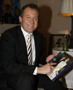 28-11-2006 SHOWBIZZ; EVERT SANTEGOEDS ONTVANGT PAUL BURRELL THUIS IN AMSTERDAM.Het werd een gezellig samenzijn thuis bij Evert Santegoeds en Paul Burrell de ex butler van princess Diana. 
foto: Albert den Iseger.