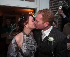 26-01-2008 SHOWBIZZ; DIRK- JAN EN PETRA TROUWEN IN NIJKERK, YVON JASPERS GROTE AFWEZIGE. Weer een boer uit de serie Boer zoekt vrouw die gaat trouwen met zijn grote liefde. Grote afwezige was echter de koppelaarster Yvon Jaspers.
foto: Albert den Iseger.
