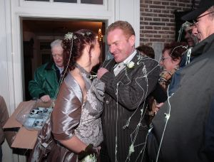 26-01-2008 SHOWBIZZ; DIRK- JAN EN PETRA TROUWEN IN NIJKERK, YVON JASPERS GROTE AFWEZIGE. Weer een boer uit de serie Boer zoekt vrouw die gaat trouwen met zijn grote liefde. Grote afwezige was echter de koppelaarster Yvon Jaspers.
foto: Albert den Iseger.