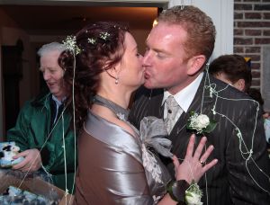 26-01-2008 SHOWBIZZ; DIRK- JAN EN PETRA TROUWEN IN NIJKERK, YVON JASPERS GROTE AFWEZIGE. Weer een boer uit de serie Boer zoekt vrouw die gaat trouwen met zijn grote liefde. Grote afwezige was echter de koppelaarster Yvon Jaspers.
foto: Albert den Iseger.