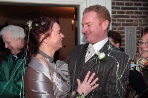 26-01-2008 SHOWBIZZ; DIRK- JAN EN PETRA TROUWEN IN NIJKERK, YVON JASPERS GROTE AFWEZIGE. Weer een boer uit de serie Boer zoekt vrouw die gaat trouwen met zijn grote liefde. Grote afwezige was echter de koppelaarster Yvon Jaspers.
foto: Albert den Iseger.