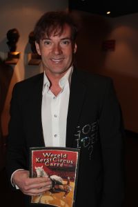 21-12-2007 SHOWBIZZ; SPETTEREND KERSTCIRCUS IN CARRE. Het Kerstcircus 2007 is een eerbetoon aan Gert Jan Droge, de tv ster die als spreekstalmeester in Carre twee jaar geleden zo geweldig op zijn plaats bleek. Circusproducent Henk van der Meijden heeft weer een aantal opmerkelijke acts dit jaar. Vele bekenden waren weer aanwezig oa. Gerard Cox en zijn vrouw, Frits Wester en familie, Belinda Meuldijk en aanhang,Mies Bouwman, Lenie van t Hart, Gerard Joling met vriend Hans Klok, Xandra Brood met kinderen en nog vele anderen.
Foto: Albert den Iseger.