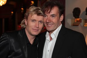 21-12-2007 SHOWBIZZ; SPETTEREND KERSTCIRCUS IN CARRE. Het Kerstcircus 2007 is een eerbetoon aan Gert Jan Droge, de tv ster die als spreekstalmeester in Carre twee jaar geleden zo geweldig op zijn plaats bleek. Circusproducent Henk van der Meijden heeft weer een aantal opmerkelijke acts dit jaar. Vele bekenden waren weer aanwezig oa. Gerard Cox en zijn vrouw, Frits Wester en familie, Belinda Meuldijk en aanhang,Mies Bouwman, Lenie van t Hart, Gerard Joling met vriend Hans Klok, Xandra Brood met kinderen en nog vele anderen.
Foto: Albert den Iseger.