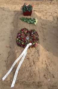 19-01-2008 SHOWBIZZ; MARJO VERKLAART IK BEN NIET ZWANGER VAN ARNE JANSEN. Marjo was meer dan 6 jaar de chauffeur van Arne Jansen en bracht hem door heel het land naar alle optredens. Nu word er van alle kanten gefluisterd dan zij al voor hele lange tijd een relatie hadden. Prive ging op onderzoek uit en kwam terecht bij Marjo thuis, zij ontkende een sexuele relatie gehad te hebben met Arne Jansen en liet zien ook niet zwanger te zijn van Arne. Marjo is al heel lang gelukkig getrouwd en heeft zelf 2 kleine kinderen. Deze week het hele verhaal in de Prive.
foto: Albert den Iseger.