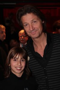 21-12-2007 SHOWBIZZ; SPETTEREND KERSTCIRCUS IN CARRE. Het Kerstcircus 2007 is een eerbetoon aan Gert Jan Droge, de tv ster die als spreekstalmeester in Carre twee jaar geleden zo geweldig op zijn plaats bleek. Circusproducent Henk van der Meijden heeft weer een aantal opmerkelijke acts dit jaar. Vele bekenden waren weer aanwezig oa. Gerard Cox en zijn vrouw, Frits Wester en familie, Belinda Meuldijk en aanhang,Mies Bouwman, Lenie van t Hart, Gerard Joling met vriend Hans Klok, Xandra Brood met kinderen en nog vele anderen.
Foto: Albert den Iseger.
