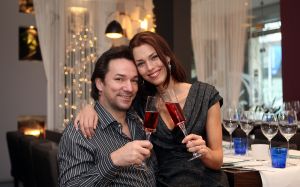 01-01-2008 SHOWBIZZ: ARTIESTENMANAGER SPIROS HEEFT GENOEG VAN DE SHOWBIZZ. Spiros heeft genoeg van de Showbizz in Nederland en heeft samen met zijn nieuwe liefde Lisa en Grieks restaurant in Utrecht waar hij ook al een discotheek had genaamd Storm.Deze week in de Prive zijn verhaal over het artiestenvak en waarom hij er mee stopte.
Foto: Albert den Iseger

