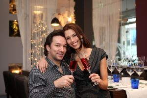 01-01-2008 SHOWBIZZ: ARTIESTENMANAGER SPIROS HEEFT GENOEG VAN DE SHOWBIZZ. Spiros heeft genoeg van de Showbizz in Nederland en heeft samen met zijn nieuwe liefde Lisa en Grieks restaurant in Utrecht waar hij ook al een discotheek had genaamd Storm.Deze week in de Prive zijn verhaal over het artiestenvak en waarom hij er mee stopte.
Foto: Albert den Iseger