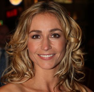 11-01-2008 SHOWBIZZ; WENDY VAN DIJK VERLIEFD OP HAAR BAAS ERJAND GALJAARD. Na Xander de Buisonje, Chris Zeegers en een vluchtig uitstapje met Dyanne Beekman is nu Erjand Galjaard haar RTL baas aan de beurt. Galjaard die inmiddels zijn vrouw en twee kinderen heeft verlaten en een appartement huurt in Hilversum ontkend echter een verhouding te hebben met Wendy. Het word een druk weekend voor beide, de fotografen liggen op de loer bij Wendy in  Nigtevecht en bij het appartement van Erland in Hilversum. We zullen het gaan meemaken.
Foto: Albert den Iseger.