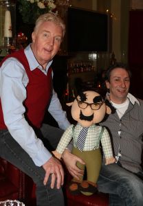 30-01-2009 SHOWBIZZ; ANDRE VAN DUIN KIEST WEER VOOR CORRY VAN GORP. Wat niemand meer voor mogelijk had gehouden gaat nu echt gebeuren. Andre van Duin en Corry van Gorp gaan weer samenwerken. De komiek polste zijn oud collega en die had er wel oren naar, maar het word geen gooi en smijt werk meer zo vertelde Corry mij. Ik ben nog in een goede conditie maar niet meer voor het te gekke werk. Mevrouw de Bok straks weer terug, dat word weer lachen en gieren.
foto: Albert den Iseger.