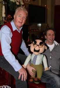 30-01-2009 SHOWBIZZ; ANDRE VAN DUIN KIEST WEER VOOR CORRY VAN GORP. Wat niemand meer voor mogelijk had gehouden gaat nu echt gebeuren. Andre van Duin en Corry van Gorp gaan weer samenwerken. De komiek polste zijn oud collega en die had er wel oren naar, maar het word geen gooi en smijt werk meer zo vertelde Corry mij. Ik ben nog in een goede conditie maar niet meer voor het te gekke werk. Mevrouw de Bok straks weer terug, dat word weer lachen en gieren.
foto: Albert den Iseger.