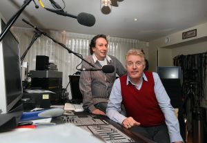 30-01-2009 SHOWBIZZ; ANDRE VAN DUIN KIEST WEER VOOR CORRY VAN GORP. Wat niemand meer voor mogelijk had gehouden gaat nu echt gebeuren. Andre van Duin en Corry van Gorp gaan weer samenwerken. De komiek polste zijn oud collega en die had er wel oren naar, maar het word geen gooi en smijt werk meer zo vertelde Corry mij. Ik ben nog in een goede conditie maar niet meer voor het te gekke werk. Mevrouw de Bok straks weer terug, dat word weer lachen en gieren.
foto: Albert den Iseger.