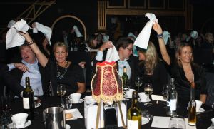 19-01-2009 SHOWBIZZ; WILLEKE ALBERTI HAALT 170.000 EURIES OP VOOR HAAR FOUNDATION.In samenwerking met Frank Wentink productions haal de Willeke een mooi bedrag op voor haar Willeke Alberti Foundation. Zij steunt hiermee projecten in geestelijk en lichamelijke gezondheid.
foto: Albert den Iseger