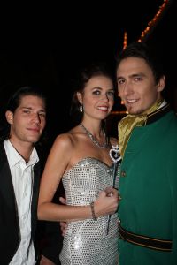 21-12-2008 SHOWBIZZ; HOUSEWARMING PARTY BIJ JAN SMIT EN YOLANTHE VAN CABAU VAN KASBERGEN. Op de uitnodiging stond: Kom als Prins of Prinses. Iedereen die kwam hield zich aan de dresscode.
foto: Albert den Iseger