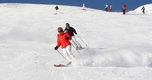 07-01-2009 SHOWBIZZ; CAROLINE TENSEN EN PARTNER PETER GALLAS IN SERFAUS. Tijdens hun wintersport vakantie in het prachtige Serfaus vertelde Caroline dat hun relatie super is en dat een huwelijk niet uitgesloten is.Het hele verhaal deze week in weekblad Prive.
foto: Albert den Iseger.