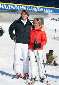 07-01-2009 SHOWBIZZ; CAROLINE TENSEN EN PARTNER PETER GALLAS IN SERFAUS. Tijdens hun wintersport vakantie in het prachtige Serfaus vertelde Caroline dat hun relatie super is en dat een huwelijk niet uitgesloten is.Het hele verhaal deze week in weekblad Prive.
foto: Albert den Iseger.