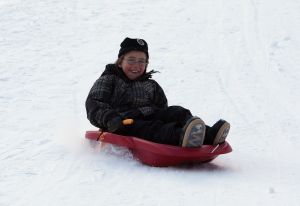 01-01-2009 SHOWBIZZ; WINTERSPORT VAKANTIE VOOR DE VIJF BAUERS IN OOSTENRIJK. De laatste vakantie voor de BAUERS met ze vijven op wintersport in Oostenrijk. Genieten van het prachtige doch erg koude weer, genieten van het plezier wat hun kinderen beleefden in de metershoge sneeuw  en lekker uitslapen, de ultieme vakantie voor de Bauers. Het was de eerste keer dat ze met de familie richting de sneeuw gingen en absoluut niet de laatste zo vertelde Frans. Hun vakantie werd echter op 29 Dec. afgebroken omdat Frans jr. ziek werd en deskundige medische hulp nodig had, het was voor Frans en Mariska inpakken en naar Nederland terug te rijden. Frans Jr lijdt aan Pseudo Kroup dat is een ontsteking aan de luchtwegen. Eenmaal terug in Nederland werd toch uitbundig de verjaardag van Frans gevierd die 30 dec jarig was. De foto serie van de Bauers weerspiegelen het plezier wat ze beleefden in de prachtige bergen van Oostenrijk.
Exclusieve foto-s : Albert den Iseger fototeam.