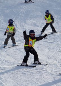 01-01-2009 SHOWBIZZ; WINTERSPORT VAKANTIE VOOR DE VIJF BAUERS IN OOSTENRIJK. De laatste vakantie voor de BAUERS met ze vijven op wintersport in Oostenrijk. Genieten van het prachtige doch erg koude weer, genieten van het plezier wat hun kinderen beleefden in de metershoge sneeuw  en lekker uitslapen, de ultieme vakantie voor de Bauers. Het was de eerste keer dat ze met de familie richting de sneeuw gingen en absoluut niet de laatste zo vertelde Frans. Hun vakantie werd echter op 29 Dec. afgebroken omdat Frans jr. ziek werd en deskundige medische hulp nodig had, het was voor Frans en Mariska inpakken en naar Nederland terug te rijden. Frans Jr lijdt aan Pseudo Kroup dat is een ontsteking aan de luchtwegen. Eenmaal terug in Nederland werd toch uitbundig de verjaardag van Frans gevierd die 30 dec jarig was. De foto serie van de Bauers weerspiegelen het plezier wat ze beleefden in de prachtige bergen van Oostenrijk.
Exclusieve foto-s : Albert den Iseger fototeam.