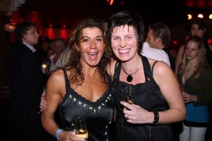 23-01-2009 SHOWBIZZ: GEELS EVENEMENTEN BUREAU VIERT WEER JAARLIJKS AWARD FEESTJE IN BOB SALOON. Tal van bekenden trotseerden het slechte weer om een avondje feest te vieren in Bob saloon en te genieten van tal van optredens. Gaston Starreveld babbelde het geheel aan elkaar en de charmante Carla Geels verraste de diverse artiesten op een ware Geels Award.
foto: Albert den Iseger.