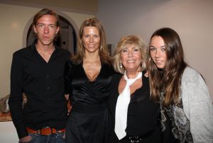 19-01-2009 SHOWBIZZ; WILLEKE ALBERTI HAALT 170.000 EURIES OP VOOR HAAR FOUNDATION.In samenwerking met Frank Wentink productions haal de Willeke een mooi bedrag op voor haar Willeke Alberti Foundation. Zij steunt hiermee projecten in geestelijk en lichamelijke gezondheid.
foto: Albert den Iseger