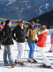07-01-2009 SHOWBIZZ; CAROLINE TENSEN EN PARTNER PETER GALLAS IN SERFAUS. Tijdens hun wintersport vakantie in het prachtige Serfaus vertelde Caroline dat hun relatie super is en dat een huwelijk niet uitgesloten is.Het hele verhaal deze week in weekblad Prive.
foto: Albert den Iseger.