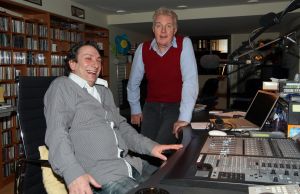30-01-2009 SHOWBIZZ; ANDRE VAN DUIN KIEST WEER VOOR CORRY VAN GORP. Wat niemand meer voor mogelijk had gehouden gaat nu echt gebeuren. Andre van Duin en Corry van Gorp gaan weer samenwerken. De komiek polste zijn oud collega en die had er wel oren naar, maar het word geen gooi en smijt werk meer zo vertelde Corry mij. Ik ben nog in een goede conditie maar niet meer voor het te gekke werk. Mevrouw de Bok straks weer terug, dat word weer lachen en gieren.
foto: Albert den Iseger.
