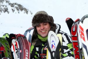 01-01-2009 SHOWBIZZ; WINTERSPORT VAKANTIE VOOR DE VIJF BAUERS IN OOSTENRIJK. De laatste vakantie voor de BAUERS met ze vijven op wintersport in Oostenrijk. Genieten van het prachtige doch erg koude weer, genieten van het plezier wat hun kinderen beleefden in de metershoge sneeuw  en lekker uitslapen, de ultieme vakantie voor de Bauers. Het was de eerste keer dat ze met de familie richting de sneeuw gingen en absoluut niet de laatste zo vertelde Frans. Hun vakantie werd echter op 29 Dec. afgebroken omdat Frans jr. ziek werd en deskundige medische hulp nodig had, het was voor Frans en Mariska inpakken en naar Nederland terug te rijden. Frans Jr lijdt aan Pseudo Kroup dat is een ontsteking aan de luchtwegen. Eenmaal terug in Nederland werd toch uitbundig de verjaardag van Frans gevierd die 30 dec jarig was. De foto serie van de Bauers weerspiegelen het plezier wat ze beleefden in de prachtige bergen van Oostenrijk.
Exclusieve foto-s : Albert den Iseger fototeam.