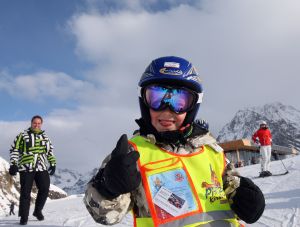 01-01-2009 SHOWBIZZ; WINTERSPORT VAKANTIE VOOR DE VIJF BAUERS IN OOSTENRIJK. De laatste vakantie voor de BAUERS met ze vijven op wintersport in Oostenrijk. Genieten van het prachtige doch erg koude weer, genieten van het plezier wat hun kinderen beleefden in de metershoge sneeuw  en lekker uitslapen, de ultieme vakantie voor de Bauers. Het was de eerste keer dat ze met de familie richting de sneeuw gingen en absoluut niet de laatste zo vertelde Frans. Hun vakantie werd echter op 29 Dec. afgebroken omdat Frans jr. ziek werd en deskundige medische hulp nodig had, het was voor Frans en Mariska inpakken en naar Nederland terug te rijden. Frans Jr lijdt aan Pseudo Kroup dat is een ontsteking aan de luchtwegen. Eenmaal terug in Nederland werd toch uitbundig de verjaardag van Frans gevierd die 30 dec jarig was. De foto serie van de Bauers weerspiegelen het plezier wat ze beleefden in de prachtige bergen van Oostenrijk.
Exclusieve foto-s : Albert den Iseger fototeam.