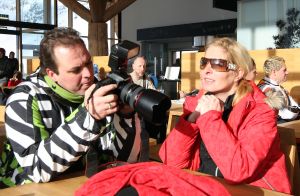 01-01-2009 SHOWBIZZ; WINTERSPORT VAKANTIE VOOR DE VIJF BAUERS IN OOSTENRIJK. De laatste vakantie voor de BAUERS met ze vijven op wintersport in Oostenrijk. Genieten van het prachtige doch erg koude weer, genieten van het plezier wat hun kinderen beleefden in de metershoge sneeuw  en lekker uitslapen, de ultieme vakantie voor de Bauers. Het was de eerste keer dat ze met de familie richting de sneeuw gingen en absoluut niet de laatste zo vertelde Frans. Hun vakantie werd echter op 29 Dec. afgebroken omdat Frans jr. ziek werd en deskundige medische hulp nodig had, het was voor Frans en Mariska inpakken en naar Nederland terug te rijden. Frans Jr lijdt aan Pseudo Kroup dat is een ontsteking aan de luchtwegen. Eenmaal terug in Nederland werd toch uitbundig de verjaardag van Frans gevierd die 30 dec jarig was. De foto serie van de Bauers weerspiegelen het plezier wat ze beleefden in de prachtige bergen van Oostenrijk.
Exclusieve foto-s : Albert den Iseger fototeam.