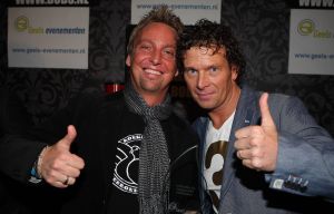 23-01-2009 SHOWBIZZ: GEELS EVENEMENTEN BUREAU VIERT WEER JAARLIJKS AWARD FEESTJE IN BOB SALOON. Tal van bekenden trotseerden het slechte weer om een avondje feest te vieren in Bob saloon en te genieten van tal van optredens. Gaston Starreveld babbelde het geheel aan elkaar en de charmante Carla Geels verraste de diverse artiesten op een ware Geels Award.
foto: Albert den Iseger.