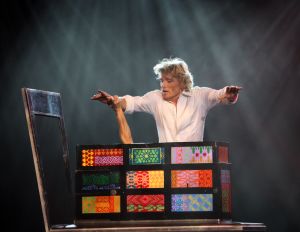 19-01-2009 SHOWBIZZ; WILLEKE ALBERTI HAALT 170.000 EURIES OP VOOR HAAR FOUNDATION.In samenwerking met Frank Wentink productions haal de Willeke een mooi bedrag op voor haar Willeke Alberti Foundation. Zij steunt hiermee projecten in geestelijk en lichamelijke gezondheid.
foto: Albert den Iseger