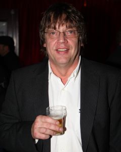 23-01-2009 SHOWBIZZ: GEELS EVENEMENTEN BUREAU VIERT WEER JAARLIJKS AWARD FEESTJE IN BOB SALOON. Tal van bekenden trotseerden het slechte weer om een avondje feest te vieren in Bob saloon en te genieten van tal van optredens. Gaston Starreveld babbelde het geheel aan elkaar en de charmante Carla Geels verraste de diverse artiesten op een ware Geels Award.
foto: Albert den Iseger.