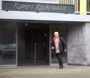 21-01-2009 SHOWBIZZ: JAN VAN GALEN OP BEZOEK BIJ ZIJN VROUW IN HET ZIEKENHUIS. De moeder van Rachel Hazes ligt in het Ijsselland ziekenhuis in Rotterdam. Zij is ernstig ziek.
foto: Albert den Iseger.