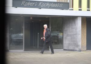 21-01-2009 SHOWBIZZ: JAN VAN GALEN OP BEZOEK BIJ ZIJN VROUW IN HET ZIEKENHUIS. De moeder van Rachel Hazes ligt in het Ijsselland ziekenhuis in Rotterdam. Zij is ernstig ziek.
foto: Albert den Iseger.