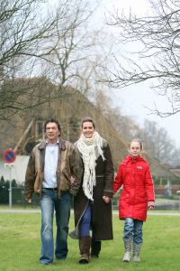29-01-2009 SHOWBIZZ; MONIQUE DE DOCHTER RIA VALK LAG NEGEN WEKEN IN COMA. De dochter van Ria Valk lag negen weken in coma tengevolge van streptokokken infectie. Zij is inmiddels ontslagen uit het ziekenhuis en is nu bezig met te revalideren. Vandaag zal zij de verrassing zijn op het feest van Ria Valk die haar 50 jarige jubileum viert.
foto: Albert den Iseger