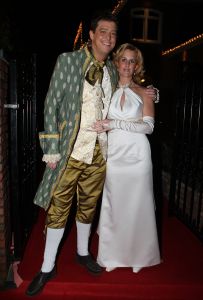21-12-2008 SHOWBIZZ; HOUSEWARMING PARTY BIJ JAN SMIT EN YOLANTHE VAN CABAU VAN KASBERGEN. Op de uitnodiging stond: Kom als Prins of Prinses. Iedereen die kwam hield zich aan de dresscode.
foto: Albert den Iseger