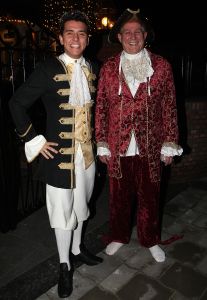 21-12-2008 SHOWBIZZ; HOUSEWARMING PARTY BIJ JAN SMIT EN YOLANTHE VAN CABAU VAN KASBERGEN. Op de uitnodiging stond: Kom als Prins of Prinses. Iedereen die kwam hield zich aan de dresscode.
foto: Albert den Iseger