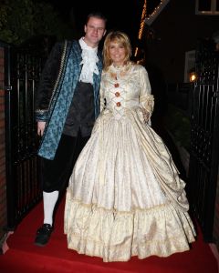 21-12-2008 SHOWBIZZ; HOUSEWARMING PARTY BIJ JAN SMIT EN YOLANTHE VAN CABAU VAN KASBERGEN. Op de uitnodiging stond: Kom als Prins of Prinses. Iedereen die kwam hield zich aan de dresscode.
foto: Albert den Iseger
