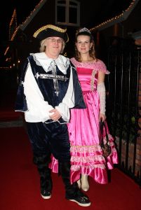 21-12-2008 SHOWBIZZ; HOUSEWARMING PARTY BIJ JAN SMIT EN YOLANTHE VAN CABAU VAN KASBERGEN. Op de uitnodiging stond: Kom als Prins of Prinses. Iedereen die kwam hield zich aan de dresscode.
foto: Albert den Iseger