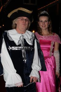 21-12-2008 SHOWBIZZ; HOUSEWARMING PARTY BIJ JAN SMIT EN YOLANTHE VAN CABAU VAN KASBERGEN. Op de uitnodiging stond: Kom als Prins of Prinses. Iedereen die kwam hield zich aan de dresscode.
foto: Albert den Iseger