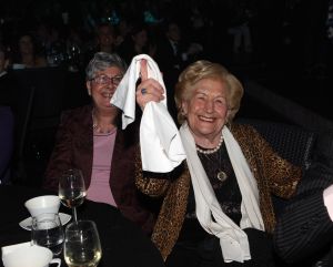 19-01-2009 SHOWBIZZ; WILLEKE ALBERTI HAALT 170.000 EURIES OP VOOR HAAR FOUNDATION.In samenwerking met Frank Wentink productions haal de Willeke een mooi bedrag op voor haar Willeke Alberti Foundation. Zij steunt hiermee projecten in geestelijk en lichamelijke gezondheid.
foto: Albert den Iseger