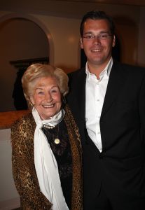19-01-2009 SHOWBIZZ; WILLEKE ALBERTI HAALT 170.000 EURIES OP VOOR HAAR FOUNDATION.In samenwerking met Frank Wentink productions haal de Willeke een mooi bedrag op voor haar Willeke Alberti Foundation. Zij steunt hiermee projecten in geestelijk en lichamelijke gezondheid.
foto: Albert den Iseger