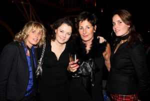 19-01-2009 SHOWBIZZ; WILLEKE ALBERTI HAALT 170.000 EURIES OP VOOR HAAR FOUNDATION.In samenwerking met Frank Wentink productions haal de Willeke een mooi bedrag op voor haar Willeke Alberti Foundation. Zij steunt hiermee projecten in geestelijk en lichamelijke gezondheid.
foto: Albert den Iseger