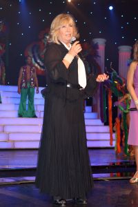 19-01-2009 SHOWBIZZ; WILLEKE ALBERTI HAALT 170.000 EURIES OP VOOR HAAR FOUNDATION.In samenwerking met Frank Wentink productions haal de Willeke een mooi bedrag op voor haar Willeke Alberti Foundation. Zij steunt hiermee projecten in geestelijk en lichamelijke gezondheid.
foto: Albert den Iseger
