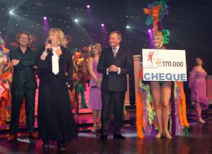 19-01-2009 SHOWBIZZ; WILLEKE ALBERTI HAALT 170.000 EURIES OP VOOR HAAR FOUNDATION.In samenwerking met Frank Wentink productions haal de Willeke een mooi bedrag op voor haar Willeke Alberti Foundation. Zij steunt hiermee projecten in geestelijk en lichamelijke gezondheid.
foto: Albert den Iseger