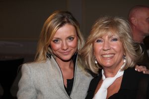 19-01-2009 SHOWBIZZ; WILLEKE ALBERTI HAALT 170.000 EURIES OP VOOR HAAR FOUNDATION.In samenwerking met Frank Wentink productions haal de Willeke een mooi bedrag op voor haar Willeke Alberti Foundation. Zij steunt hiermee projecten in geestelijk en lichamelijke gezondheid.
foto: Albert den Iseger