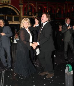 19-01-2009 SHOWBIZZ; WILLEKE ALBERTI HAALT 170.000 EURIES OP VOOR HAAR FOUNDATION.In samenwerking met Frank Wentink productions haal de Willeke een mooi bedrag op voor haar Willeke Alberti Foundation. Zij steunt hiermee projecten in geestelijk en lichamelijke gezondheid.
foto: Albert den Iseger
