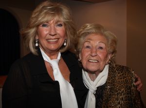 19-01-2009 SHOWBIZZ; WILLEKE ALBERTI HAALT 170.000 EURIES OP VOOR HAAR FOUNDATION.In samenwerking met Frank Wentink productions haal de Willeke een mooi bedrag op voor haar Willeke Alberti Foundation. Zij steunt hiermee projecten in geestelijk en lichamelijke gezondheid.
foto: Albert den Iseger