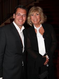19-01-2009 SHOWBIZZ; WILLEKE ALBERTI HAALT 170.000 EURIES OP VOOR HAAR FOUNDATION.In samenwerking met Frank Wentink productions haal de Willeke een mooi bedrag op voor haar Willeke Alberti Foundation. Zij steunt hiermee projecten in geestelijk en lichamelijke gezondheid.
foto: Albert den Iseger