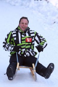 01-01-2009 SHOWBIZZ; WINTERSPORT VAKANTIE VOOR DE VIJF BAUERS IN OOSTENRIJK. De laatste vakantie voor de BAUERS met ze vijven op wintersport in Oostenrijk. Genieten van het prachtige doch erg koude weer, genieten van het plezier wat hun kinderen beleefden in de metershoge sneeuw  en lekker uitslapen, de ultieme vakantie voor de Bauers. Het was de eerste keer dat ze met de familie richting de sneeuw gingen en absoluut niet de laatste zo vertelde Frans. Hun vakantie werd echter op 29 Dec. afgebroken omdat Frans jr. ziek werd en deskundige medische hulp nodig had, het was voor Frans en Mariska inpakken en naar Nederland terug te rijden. Frans Jr lijdt aan Pseudo Kroup dat is een ontsteking aan de luchtwegen. Eenmaal terug in Nederland werd toch uitbundig de verjaardag van Frans gevierd die 30 dec jarig was. De foto serie van de Bauers weerspiegelen het plezier wat ze beleefden in de prachtige bergen van Oostenrijk.
Exclusieve foto-s : Albert den Iseger fototeam.